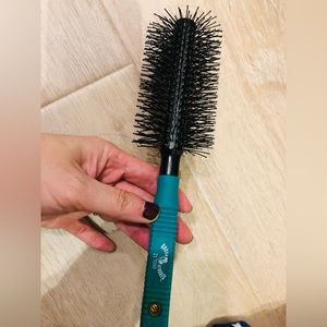 Standard size round brush